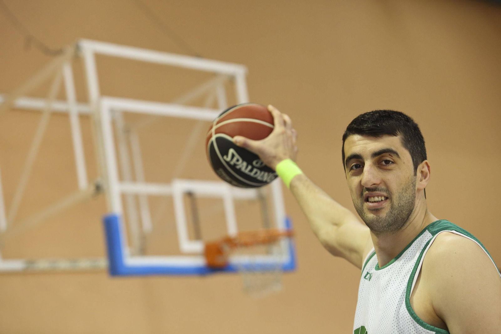 "El 'coach' insiste en que se busque al hombre grande"