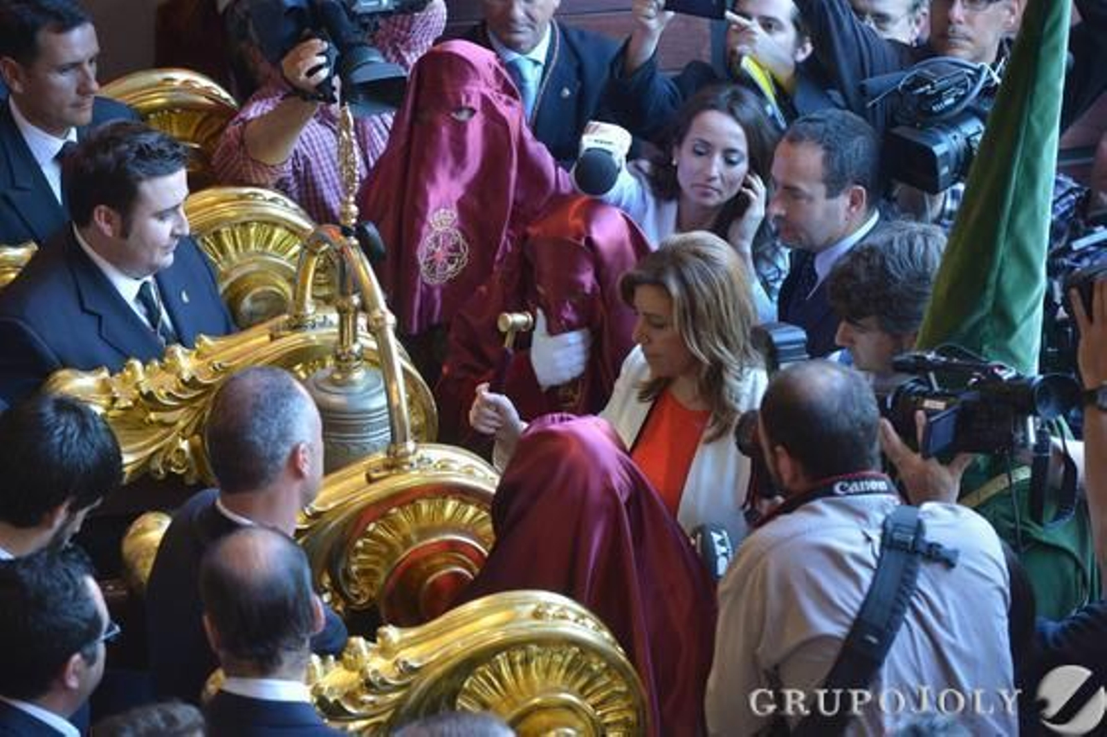 Crucifixión, Gitanos, Dolores del Puente, Pasión, Estudiantes y Cautivo protagonizaron una jornada en claroscuro./ Javier Albiñana
