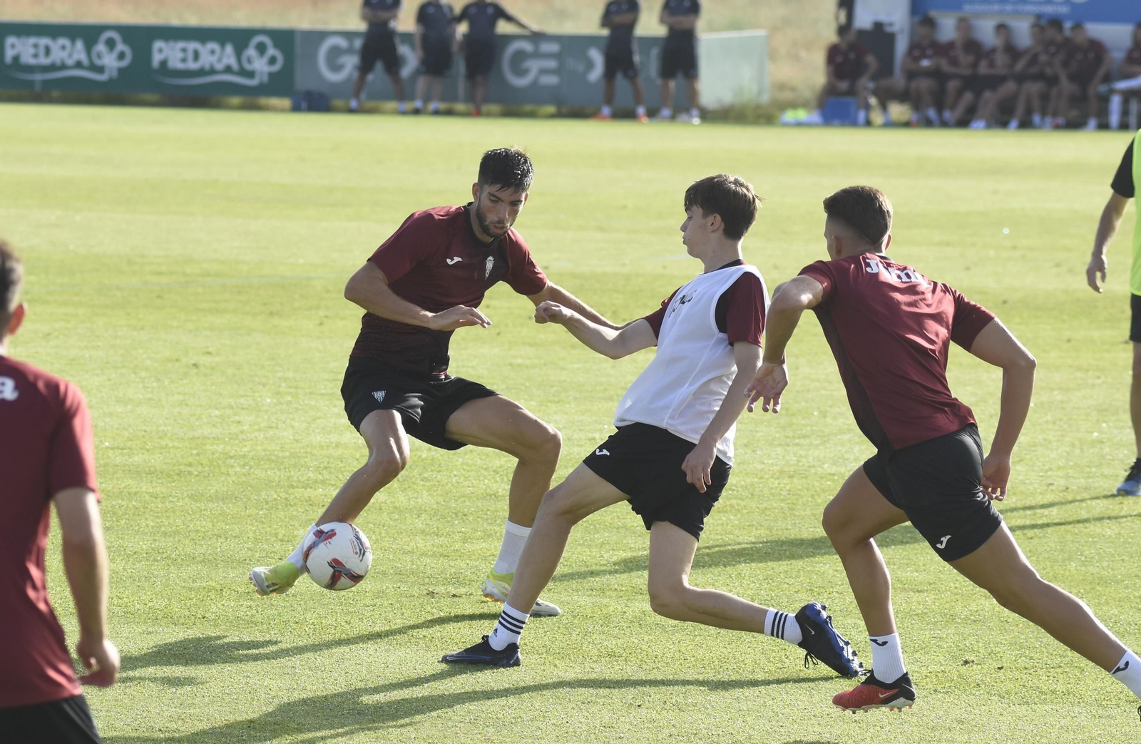 Las mejores fotos del partidillo entre el Córdoba CF y el Córdoba B en la Ciudad Deportiva