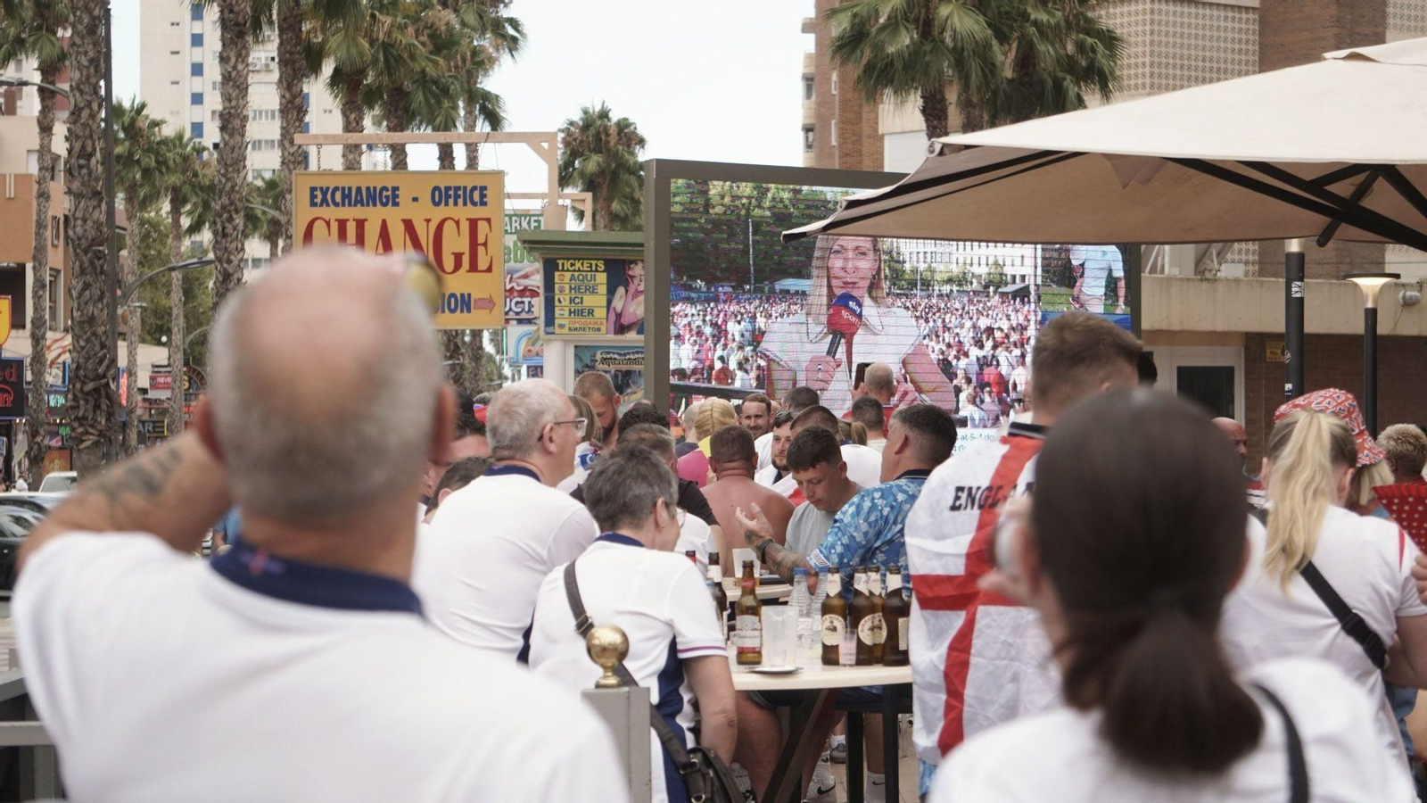 Las fotos de los aficionados de España e Inglaterra antes de la final