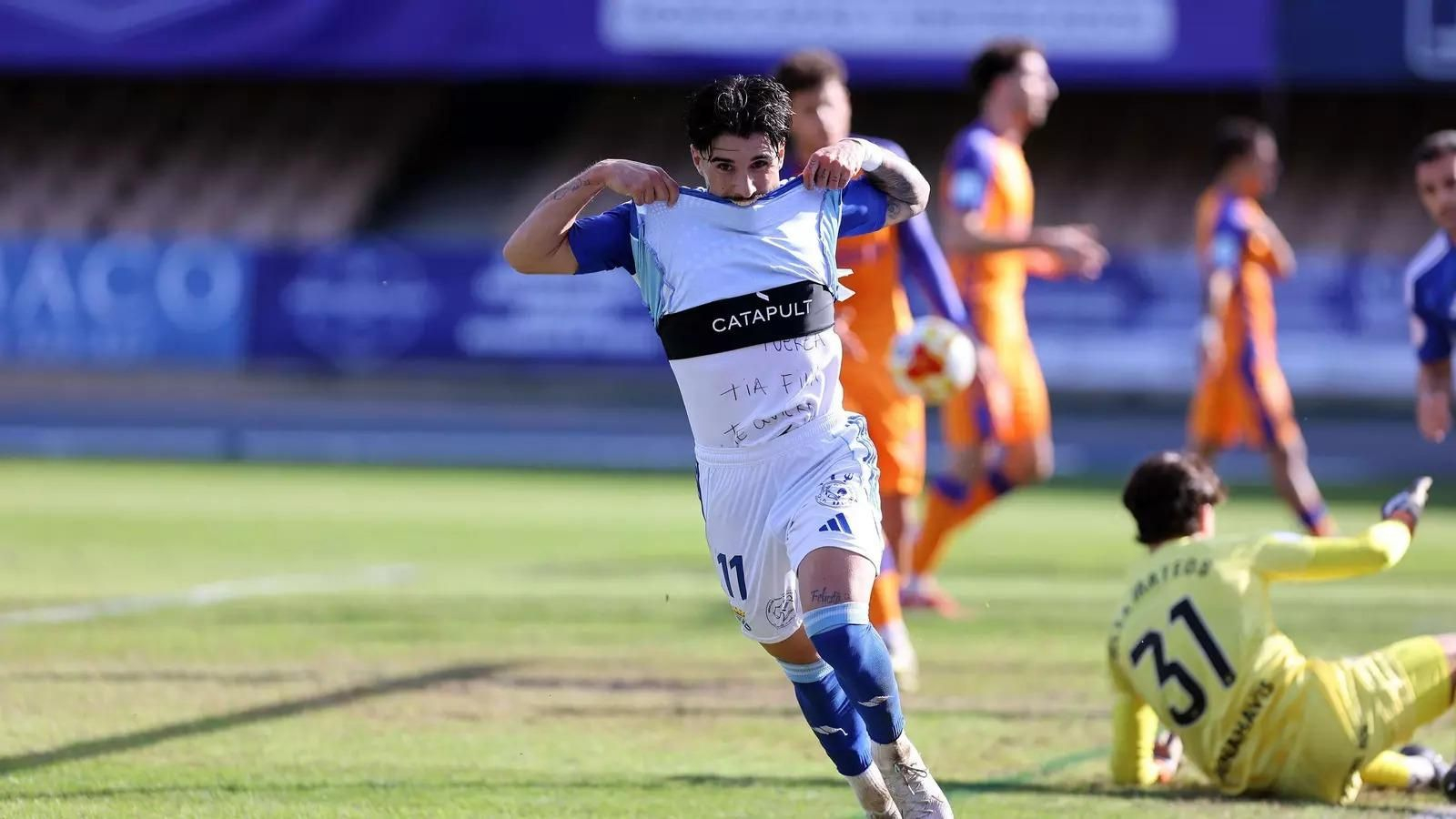 Mati Castillo celebra el 1-0 al Malagueño.