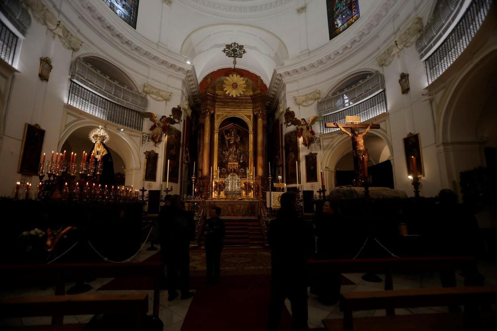 Rezos en San Rafael a la Universitaria en este Martes Santo de Córdoba, en imágenes