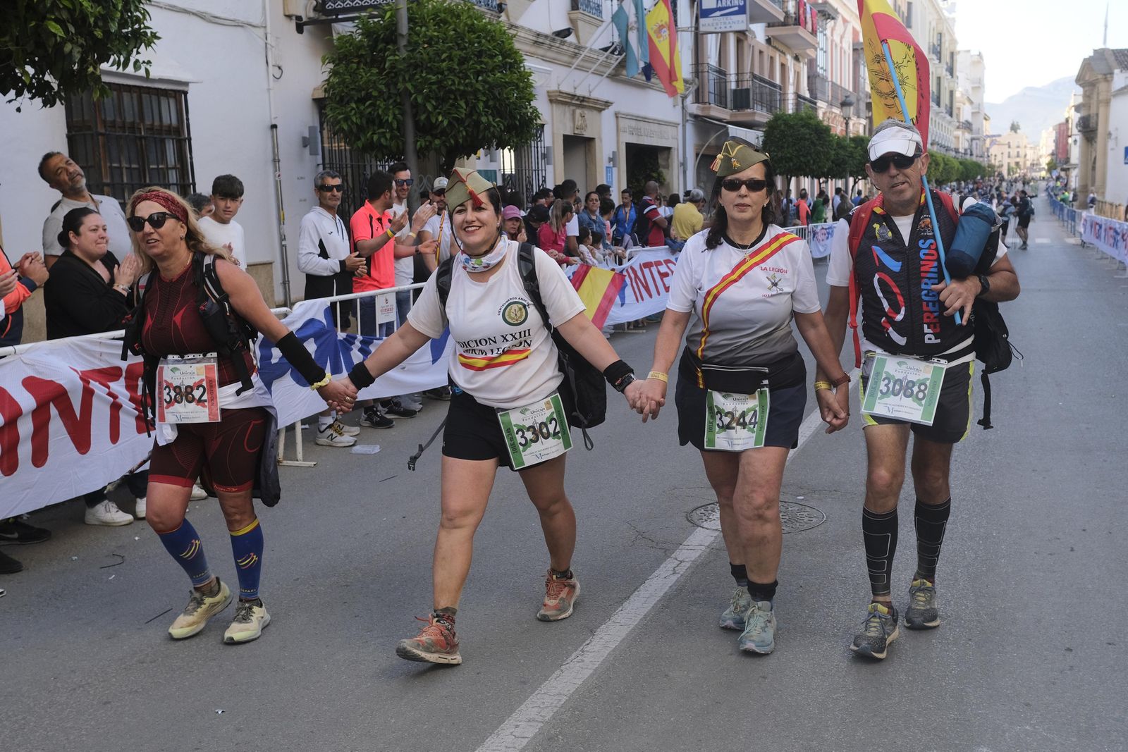 Cierre de la meta de los 101 kilómetros de la Legión, en fotos.