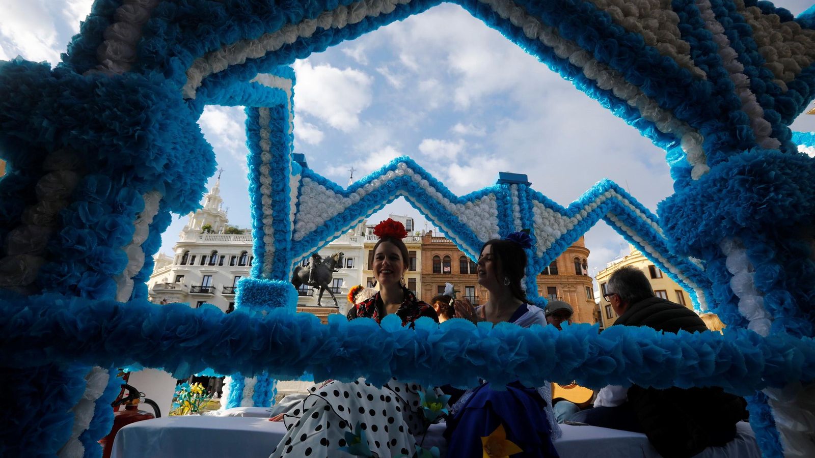 Una carroza en la plaza de Las Tendillas