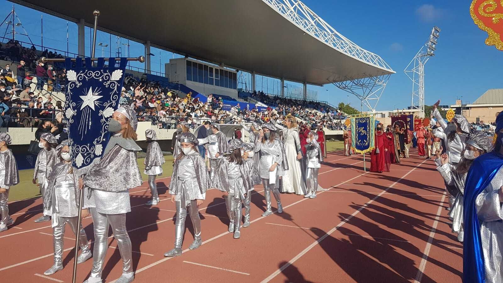 Los Reyes Magos llegan en helicóptero a San Fernando.