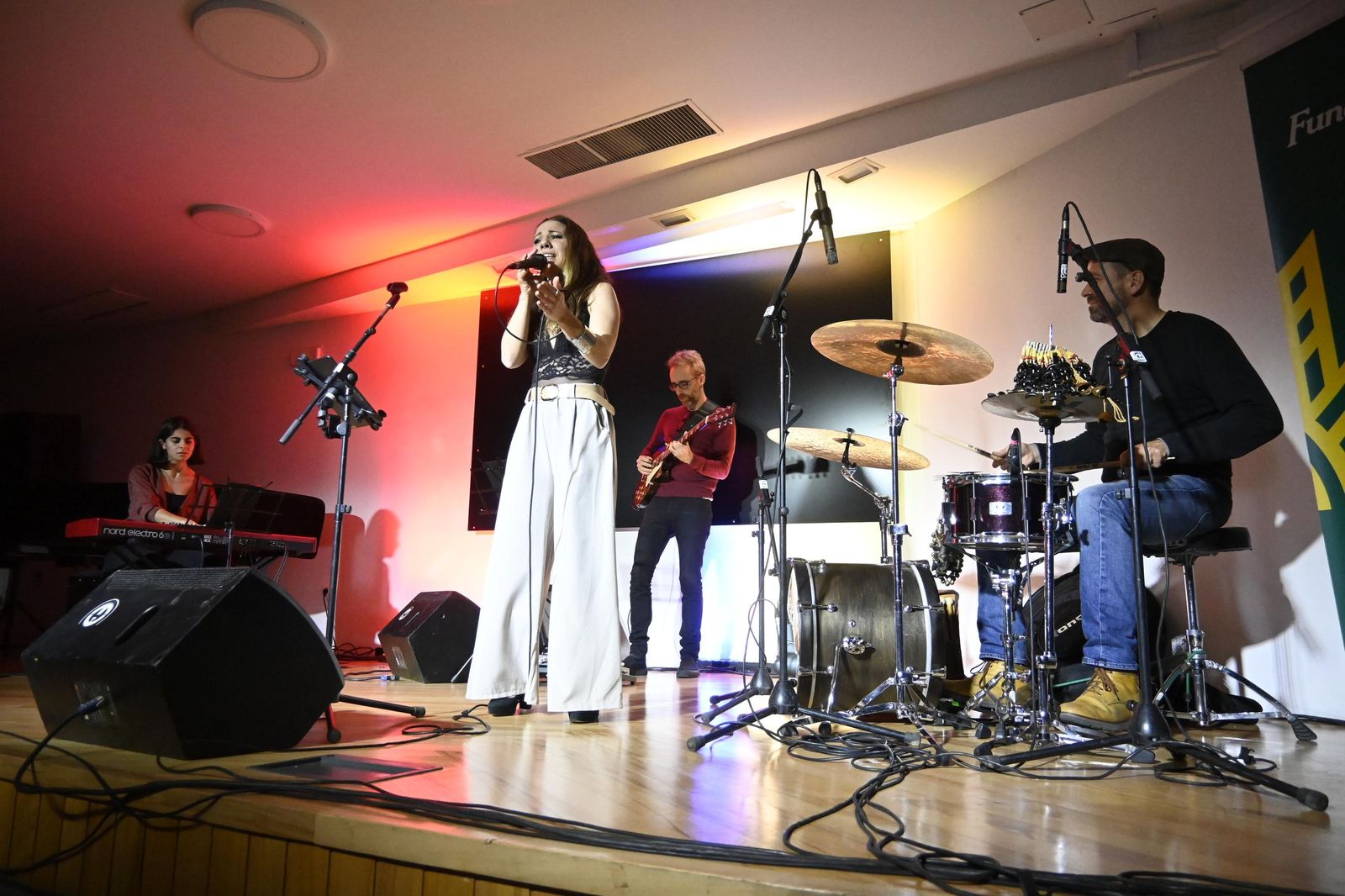 Actuación de Antonia Ferrá dentro del ciclo 'Música y otros ritmos' en imágenes