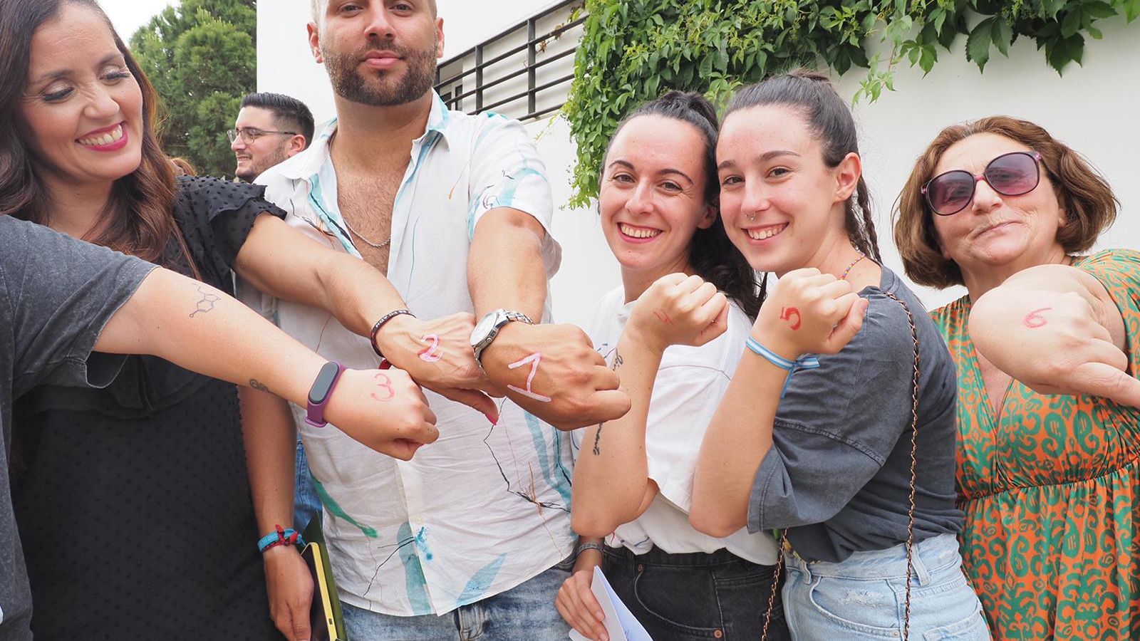Los primeros entrar en el concierto de Manuel Carrasco