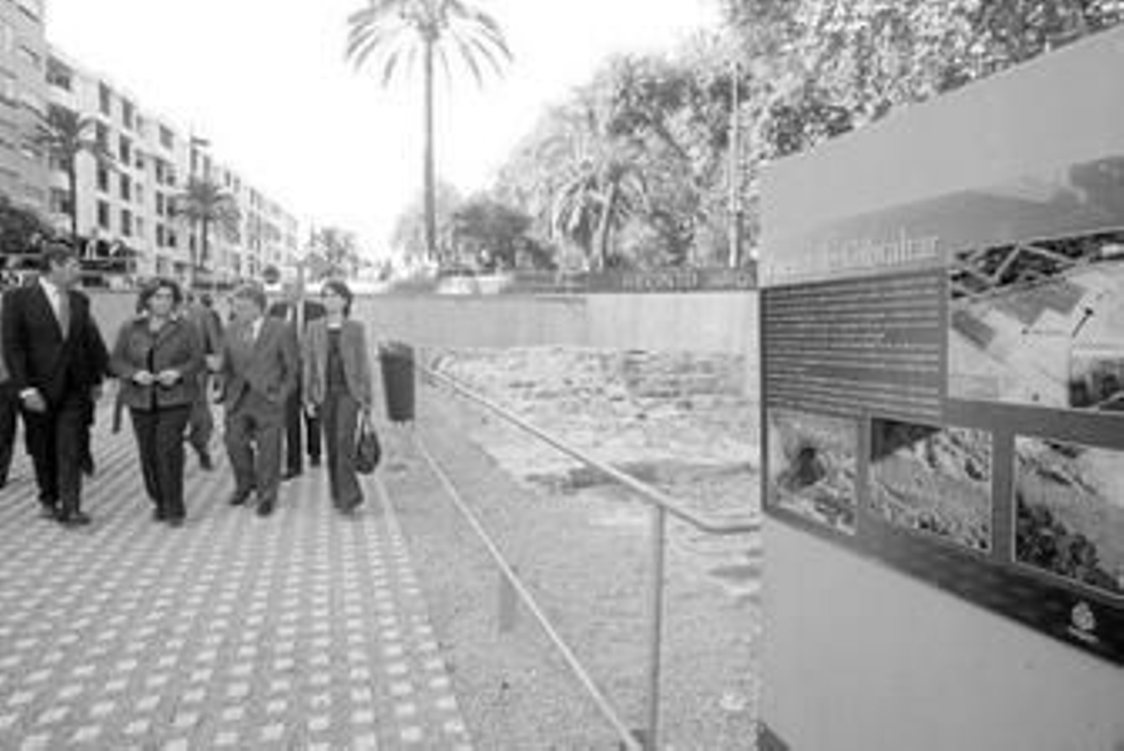 Las autoridades pasean por el parque arqueológico meriní de Algeciras. Las autoridades pasean por el parque arqueológico meriní de Algeciras.