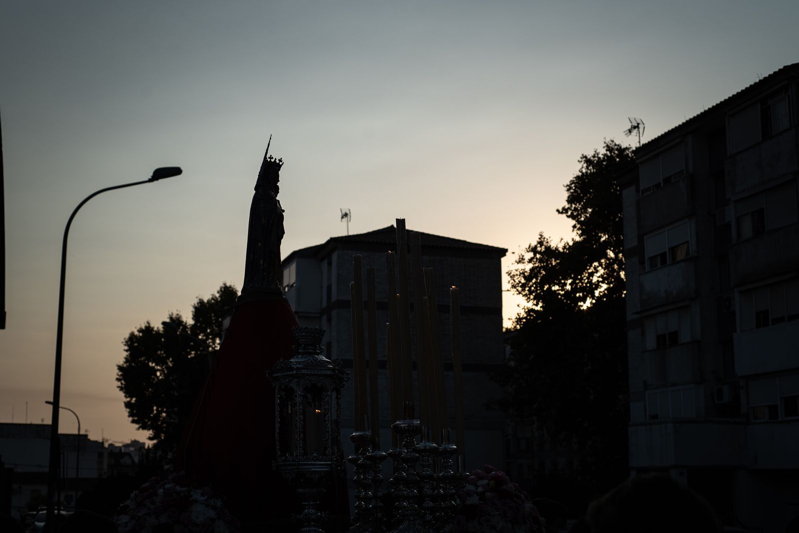 La procesión de la Virgen del Pilar por la Hispanidad en imágenes