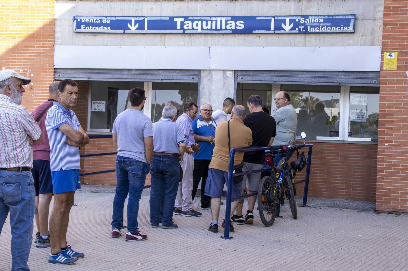 Largas colas en el Nuevo Colombino para las entradas del partido ante el Cacereño