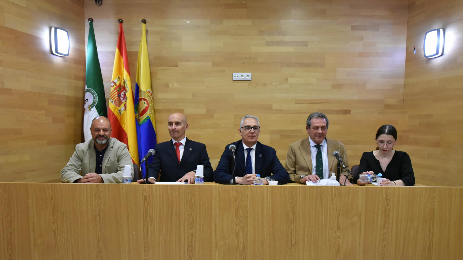 Fotos de la exposición y presentación del libro ' Testimonios de una Guerra'