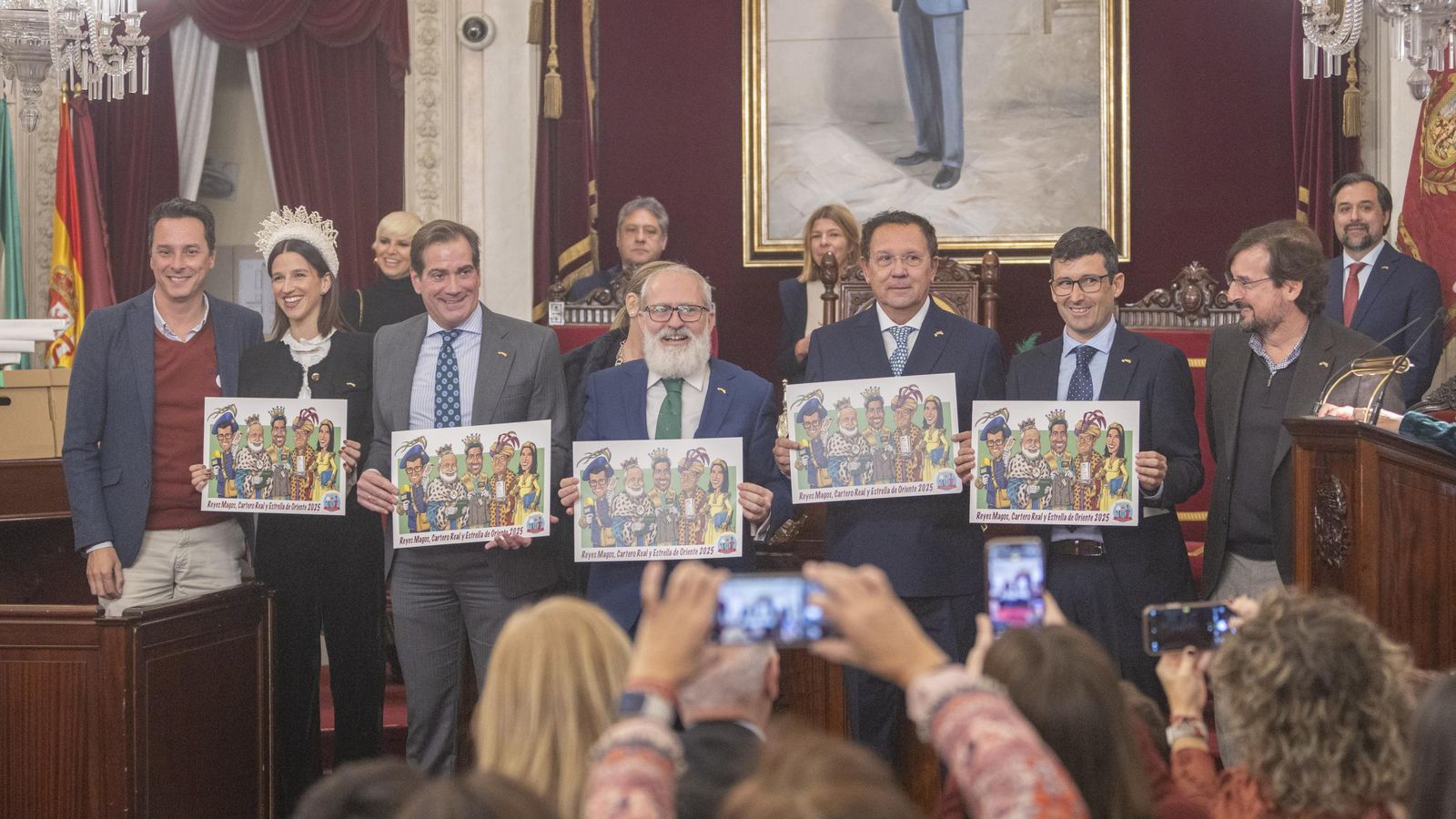Las imágenes del traspaso de coronas de SM los Reyes Magos de Cádiz