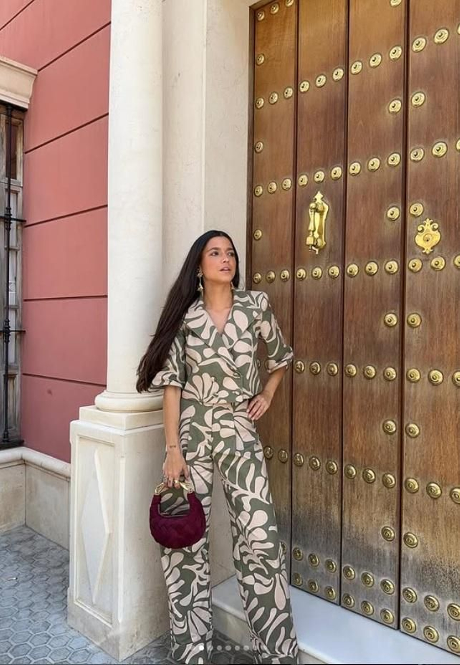 Ángela Martín con un look de Domingo de Ramos.