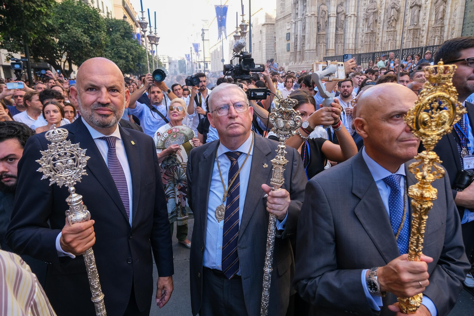 Procesión de regreso de la Piedad del Baratillo Coronada