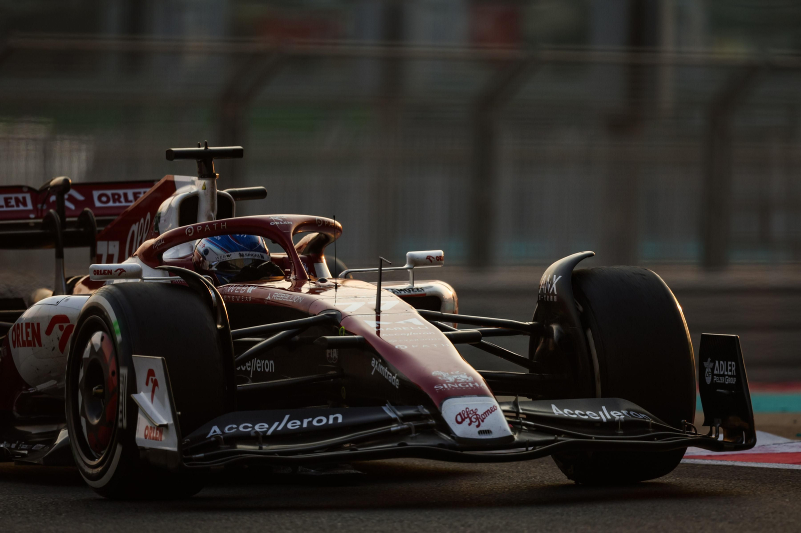 Las escuderías de  Fórmula uno se prueban tras el fin de temporada