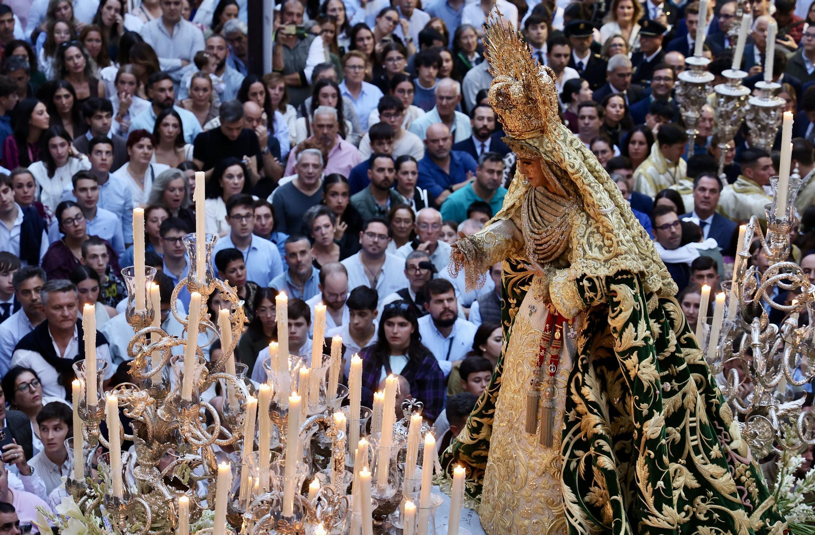 Regreso de la Esperanza a Triana