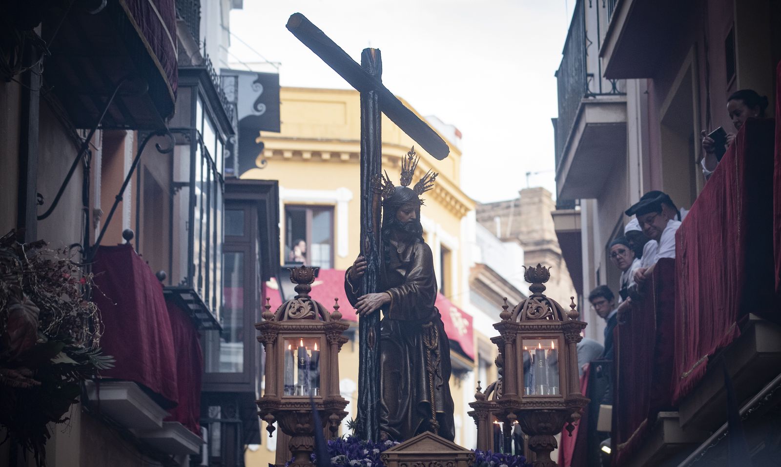 La procesión del Cristo de la Corona, en imágenes