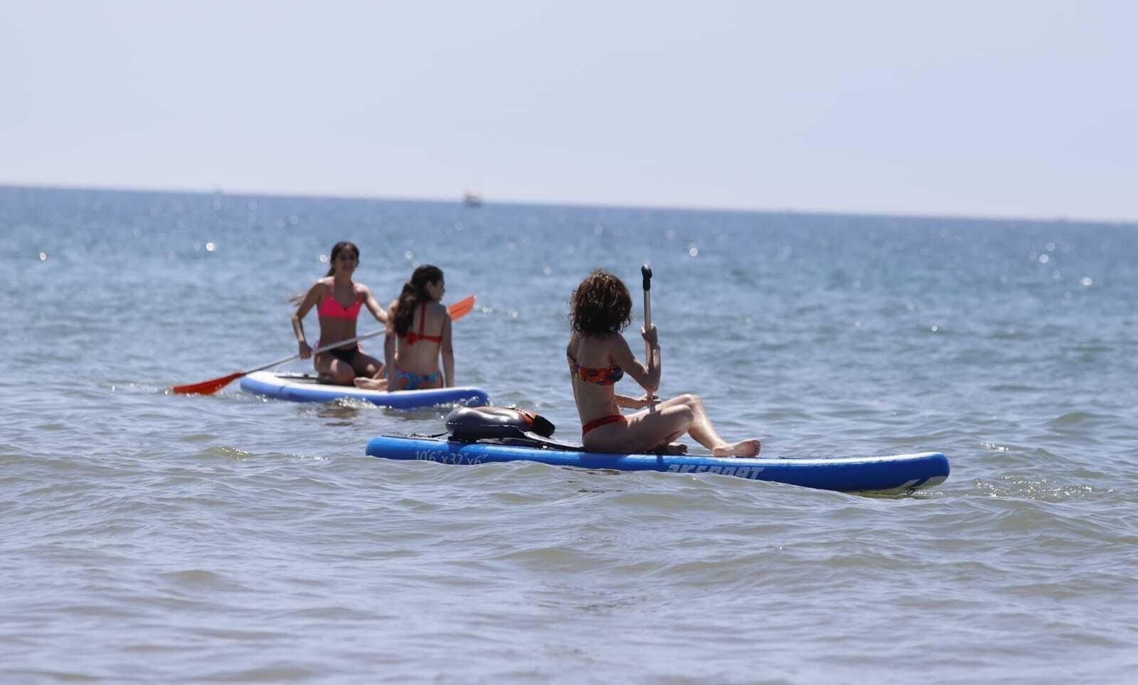 El sol llena las playas de Huelva