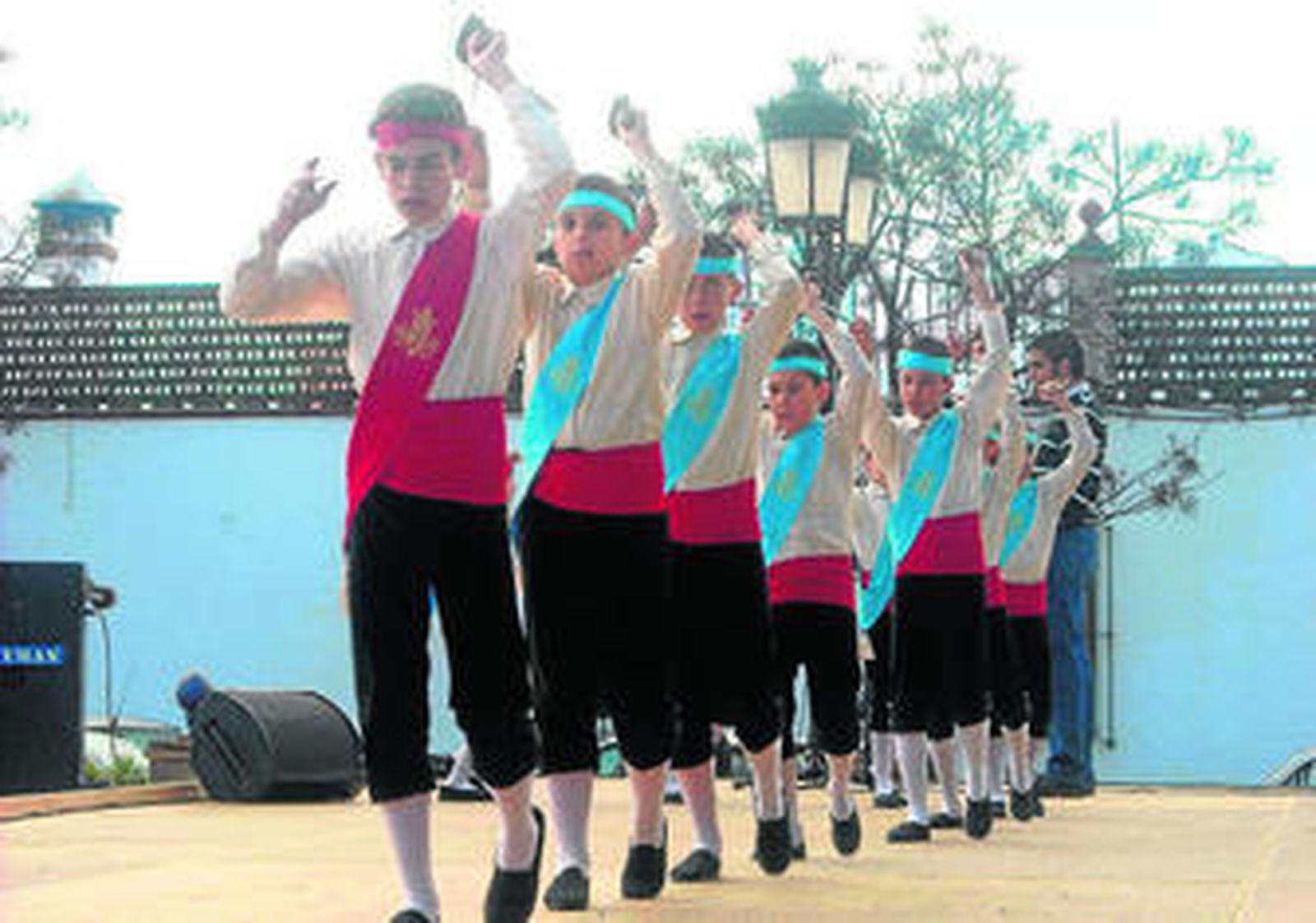 Uno de los espectáculos de la conocida Danza de las Espadas.