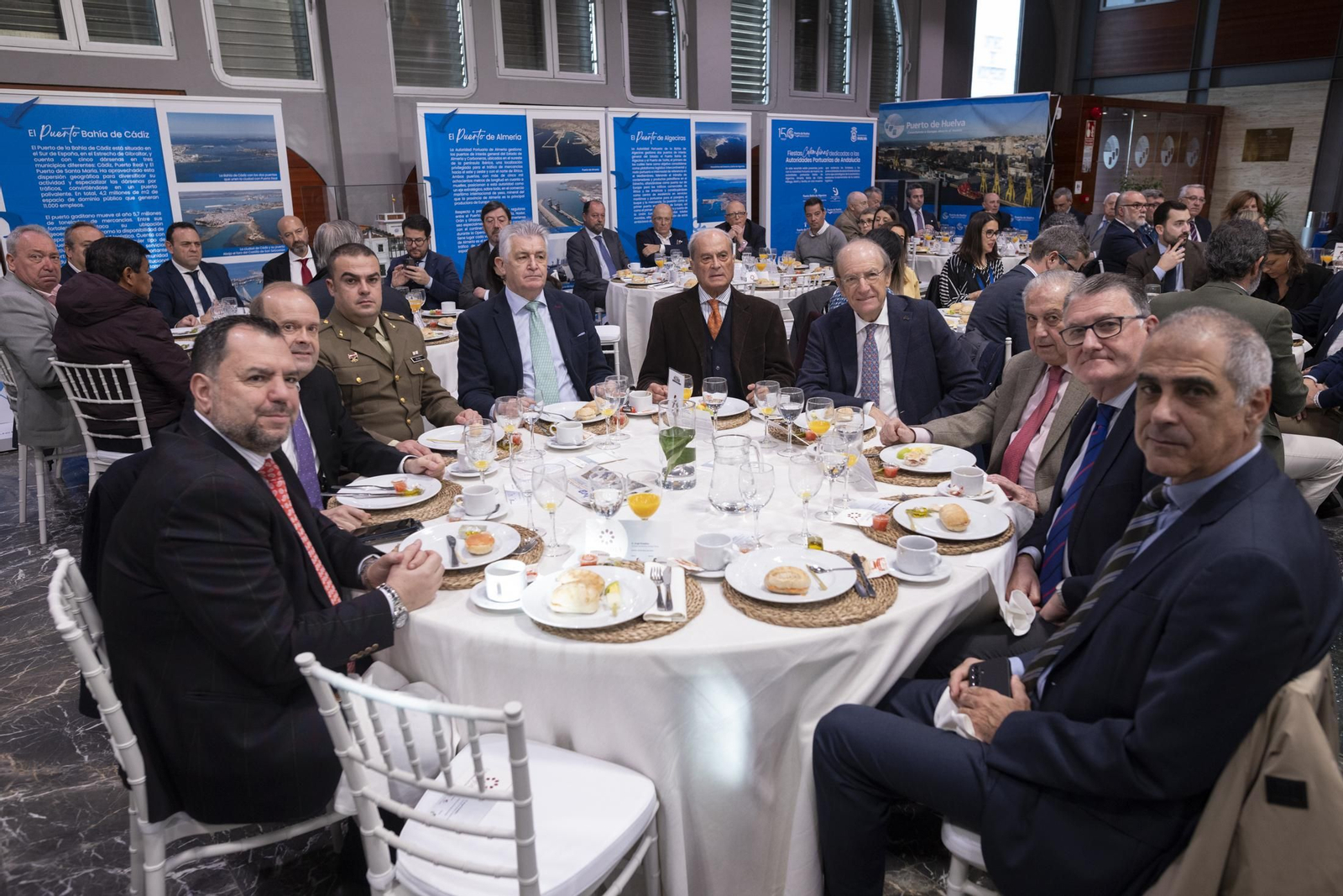 Imágenes de las mesas de invitados al Foro Joly Andalucía