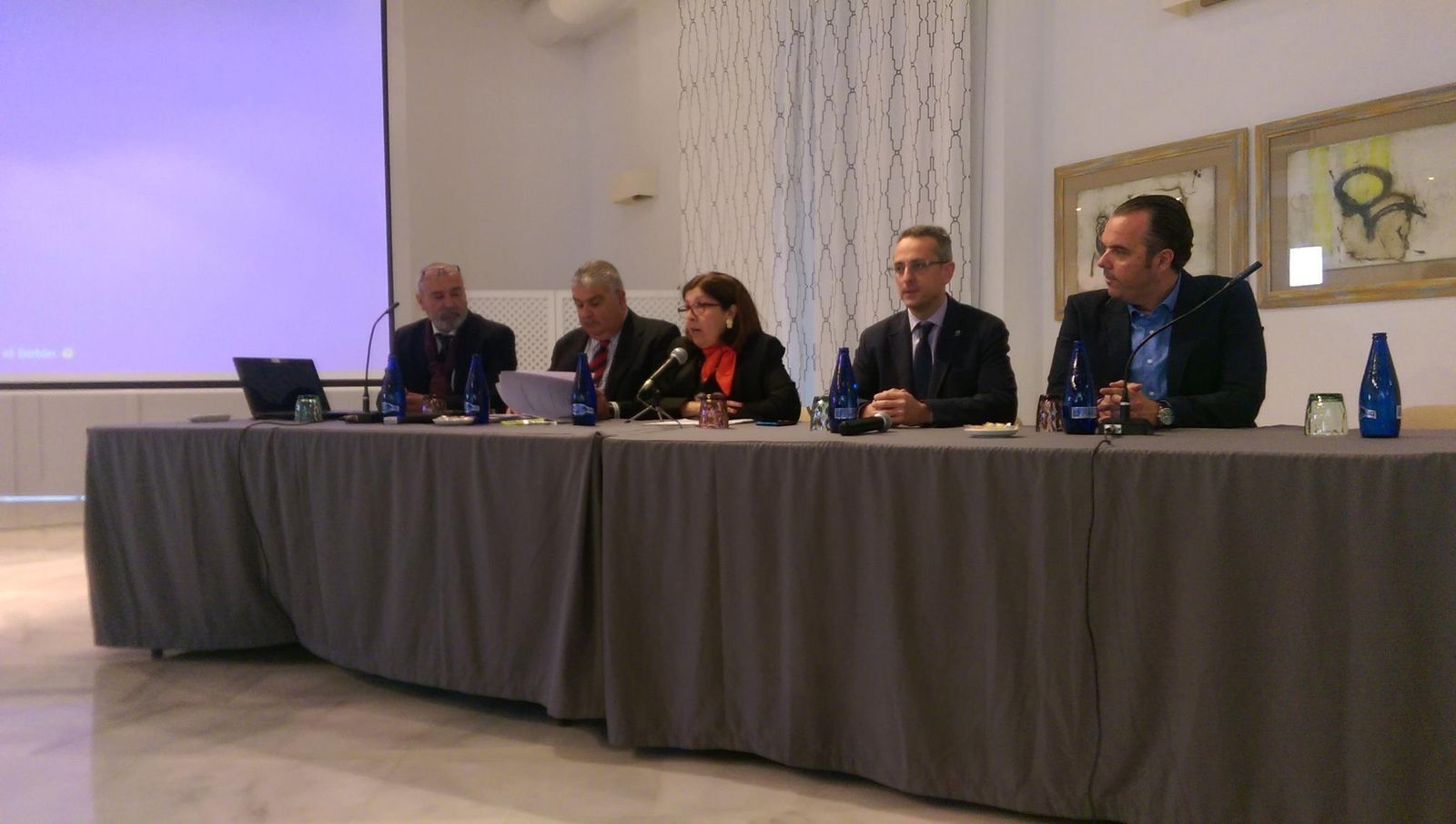 Encuentro para hablar de urbanismo en el Parador de Mojácar.