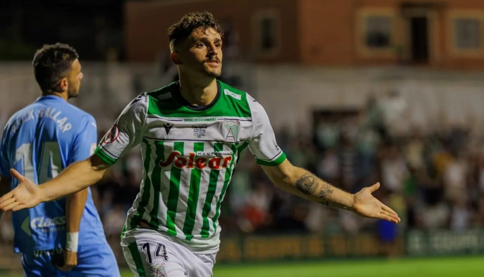 Luis Vacas celebra su gol al Ibiza en El Palmar.