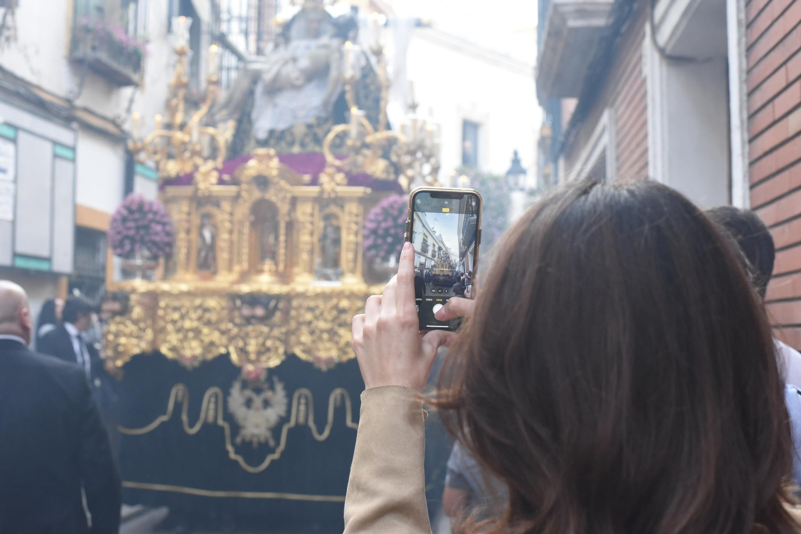 La procesión de las Angustias en este Jueves Santo de Córdoba, en imágenes