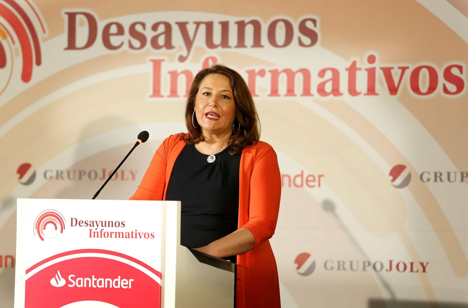 La consejera de agricultura y pesca Carmen Crespo en los desayunos del Banco de Santander y Grupo Joly