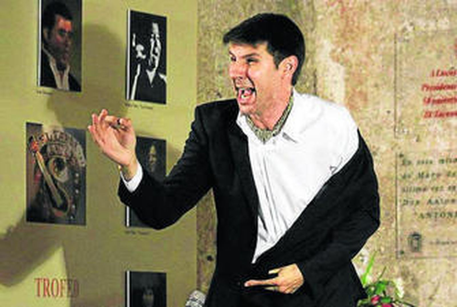 Perico El Pañero durante su recital en los Aljibes Árabes.