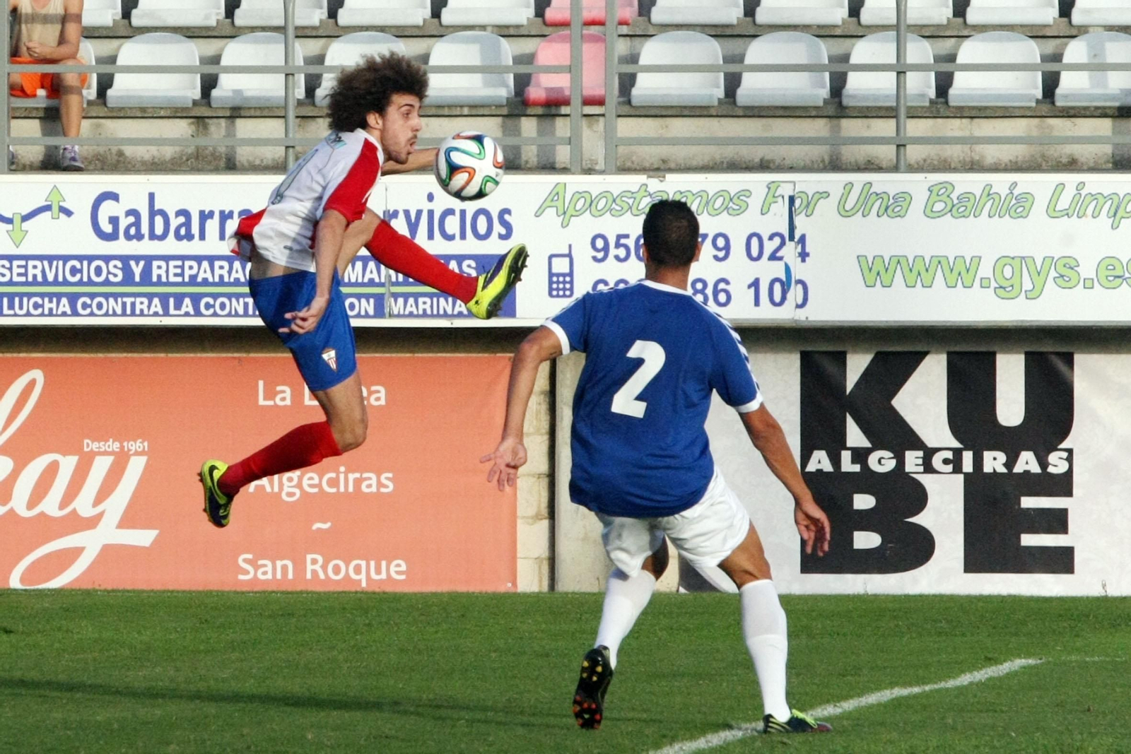 Willy con la camiseta albirroja