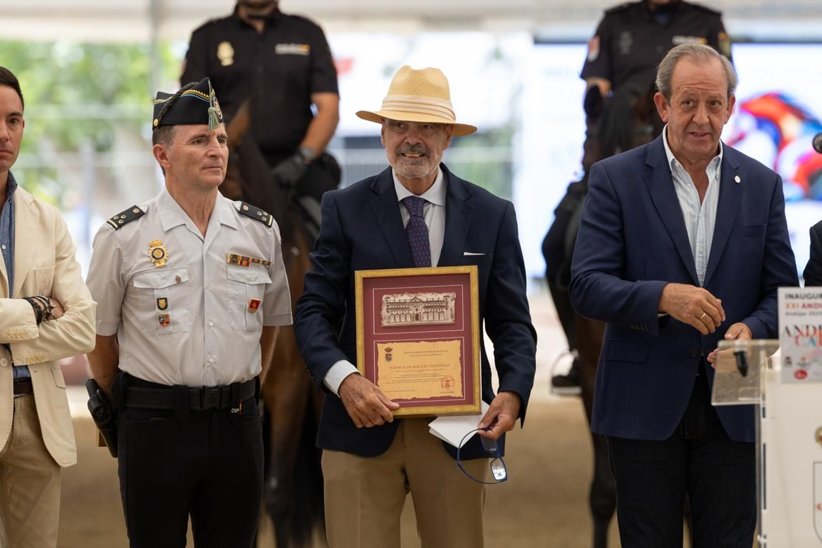Anducab rinde homenaje a la unidad de caballería de la Policía Nacional