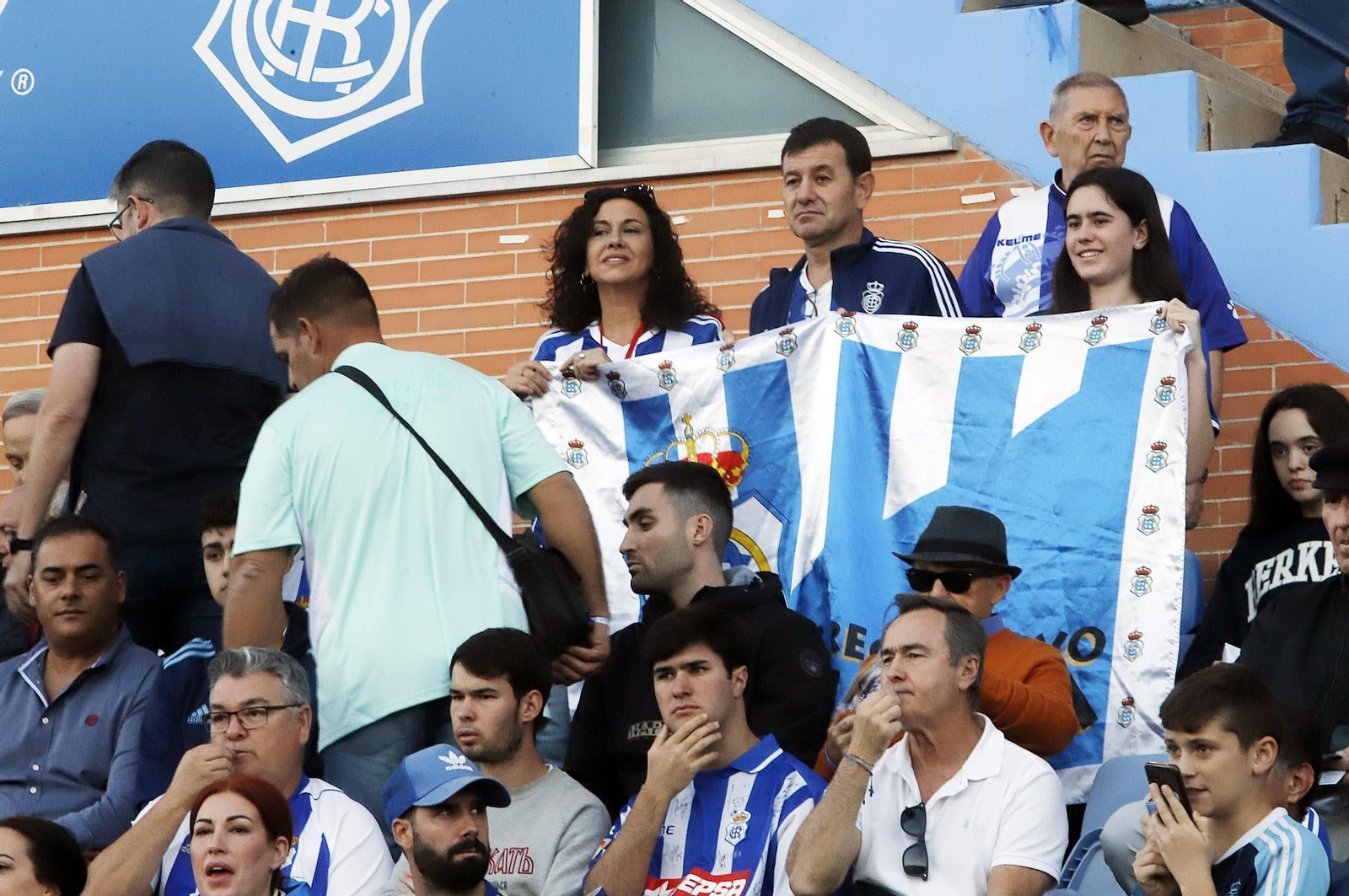 Gran ambiente en las gradas del Nuevo Colombino para el Recre-At Sanluqueño, en imágenes