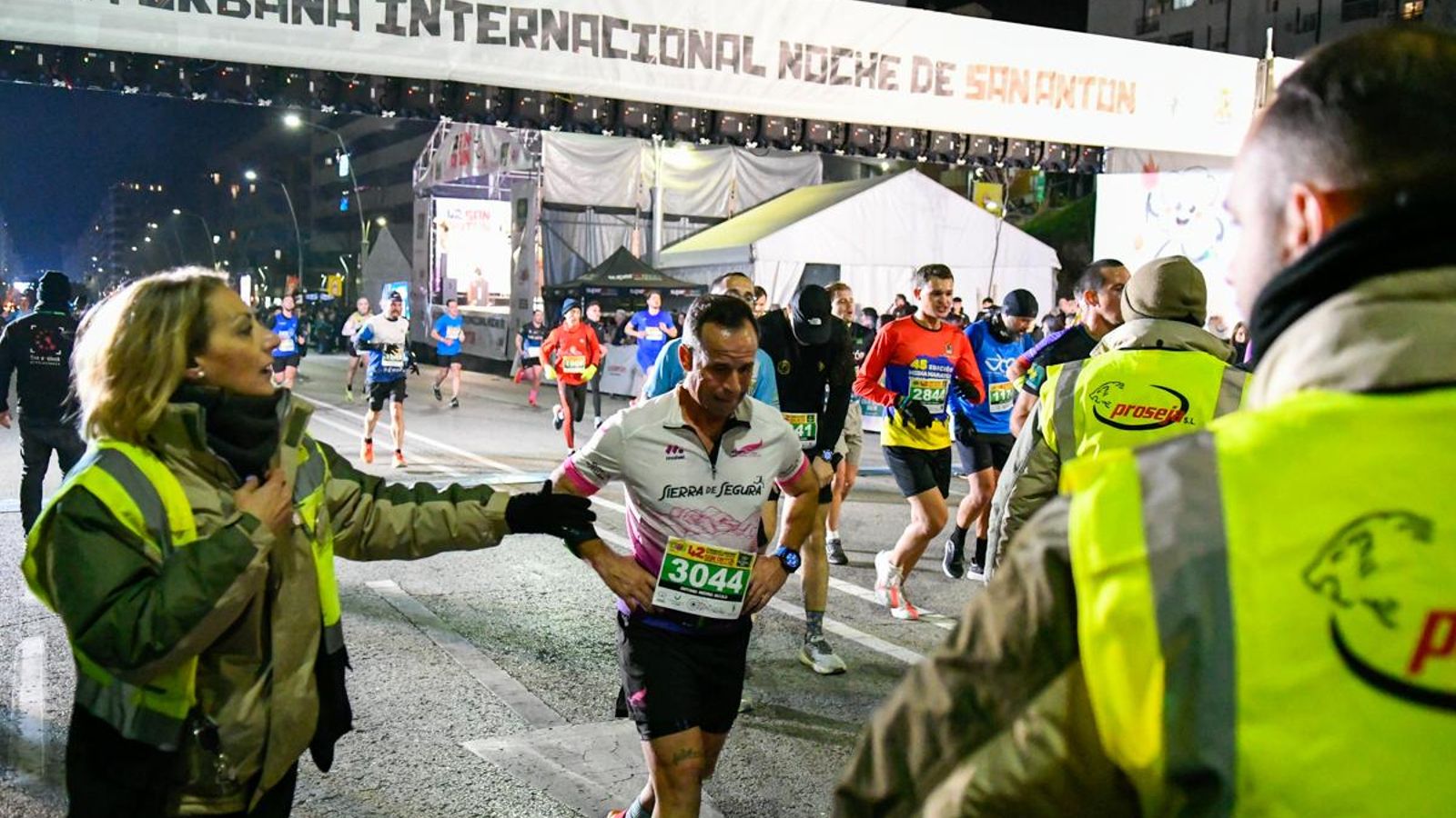 En imágenes: búscate en tu llegada a meta de la Carrera de San Antón 2025 (3)