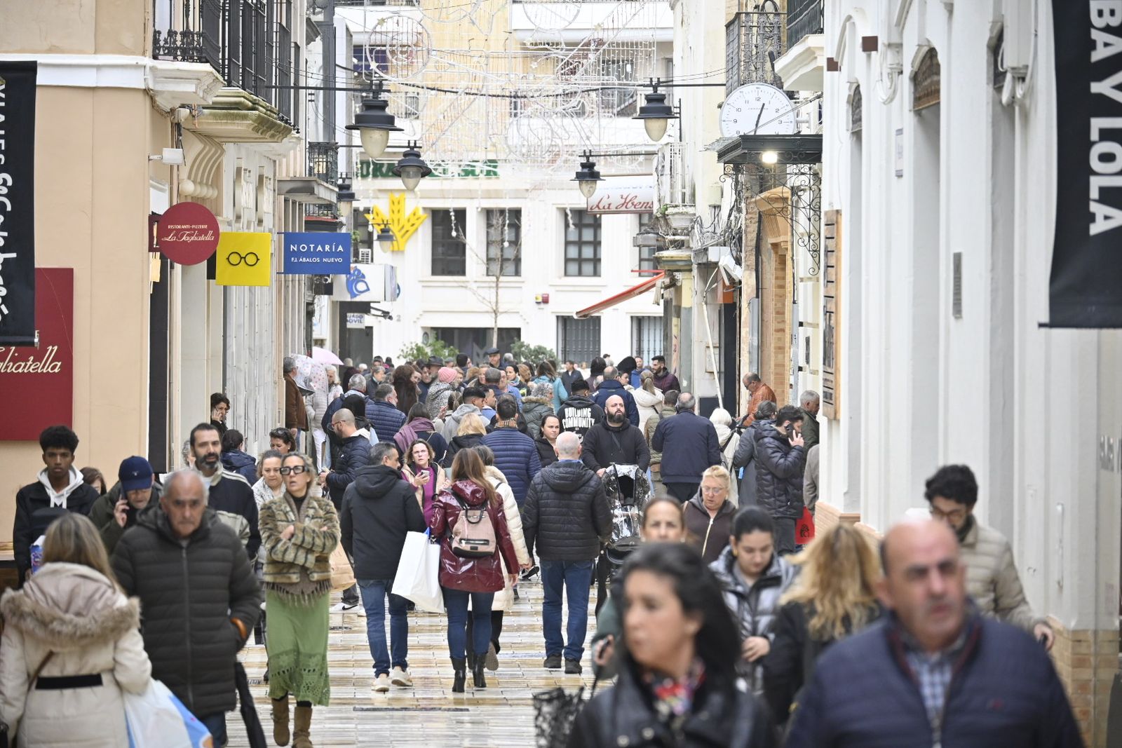Fotografías de ambiente en la mañana del 3 de enero en Huelva