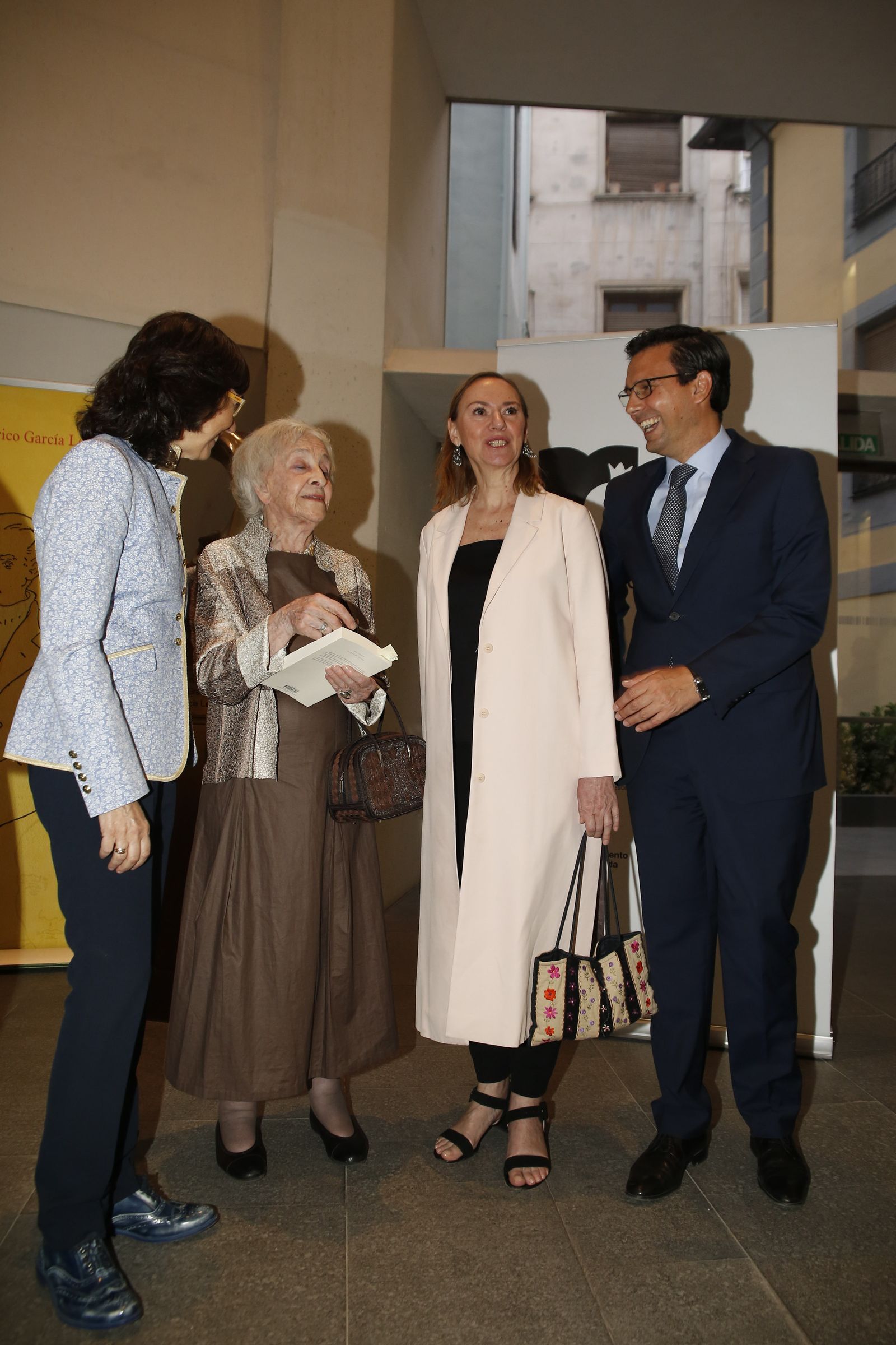 Rosa Aguilar, Ida Vitale, García-Lorca y Paco Cuenca, en la Romanilla el pasado miércoles.