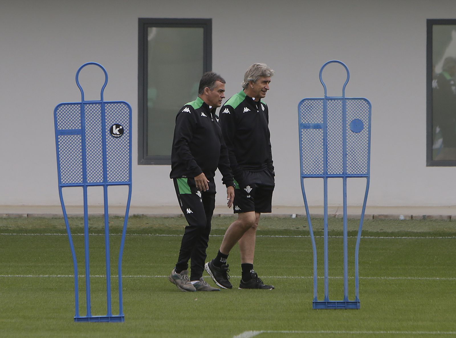 Manuel Pellegrini junto a Alexis, en un entrenamiento.