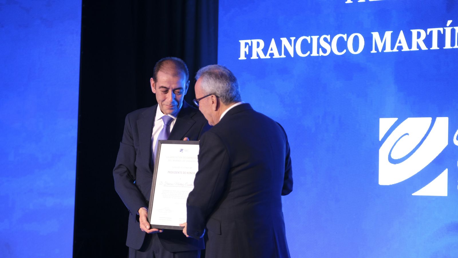 Imágenes del reconocimiento  como Presidente de Honor de la Asociación de Empresarios del Mármol, Francisco Martínez Cosentino