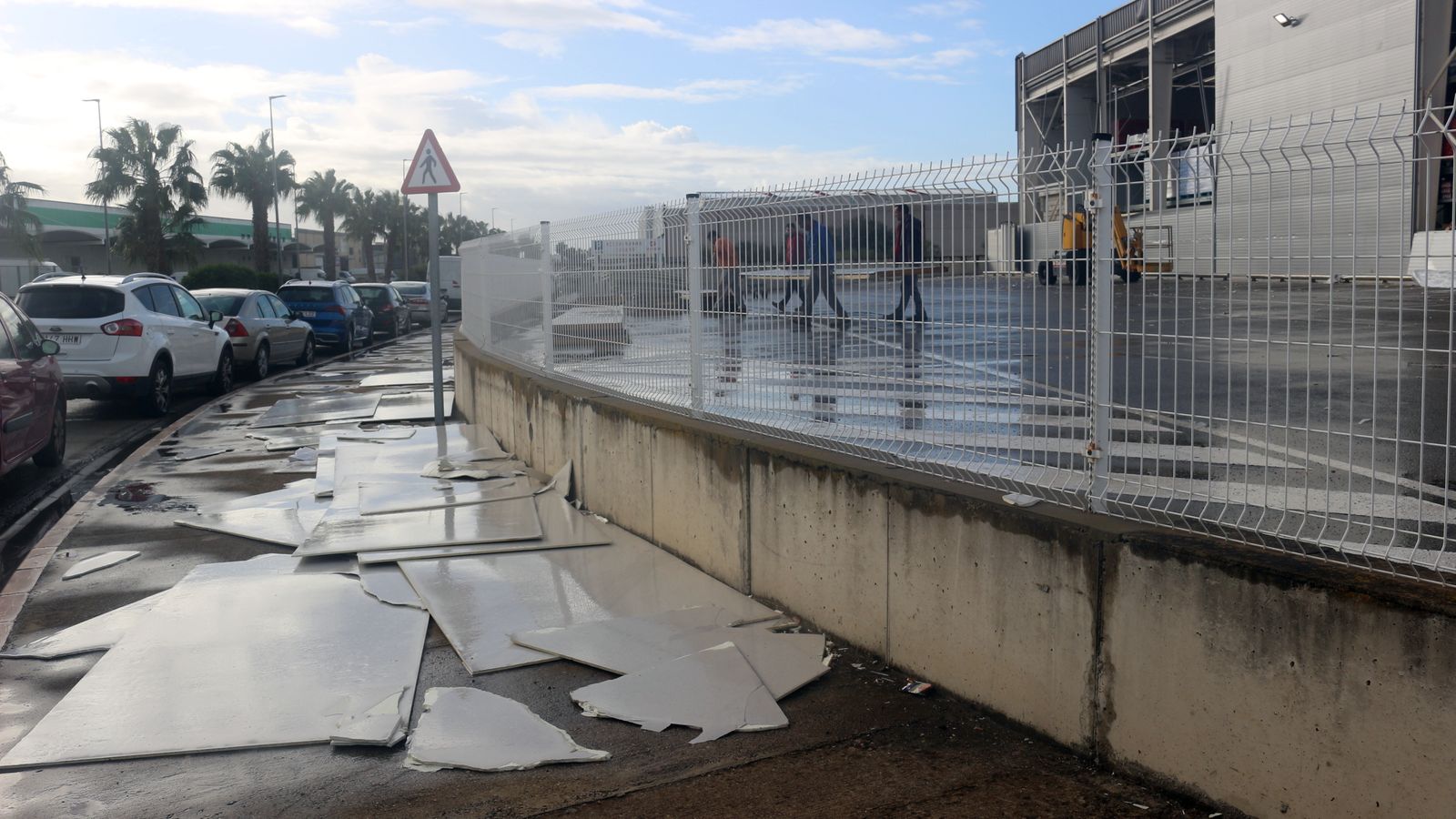 Restos de las planchas en el polígono