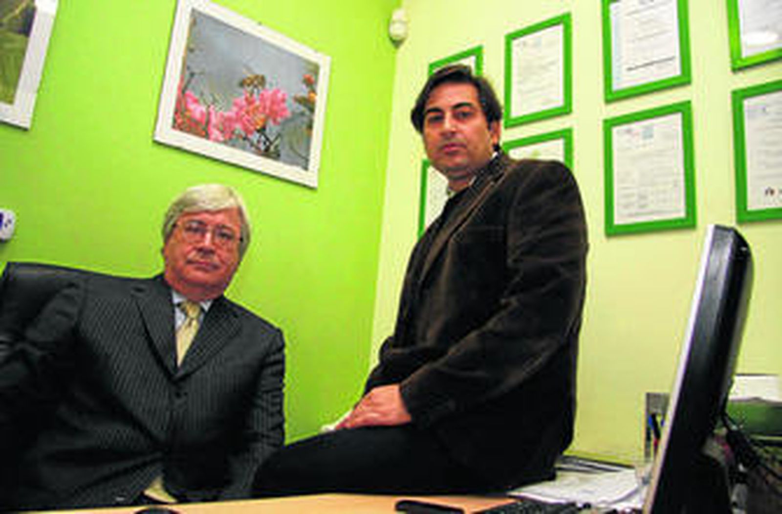 José Manuel Gutiérrez (a la dcha.), junto con Miguel Fernández, director de ventas de Radiant Calor Verde.