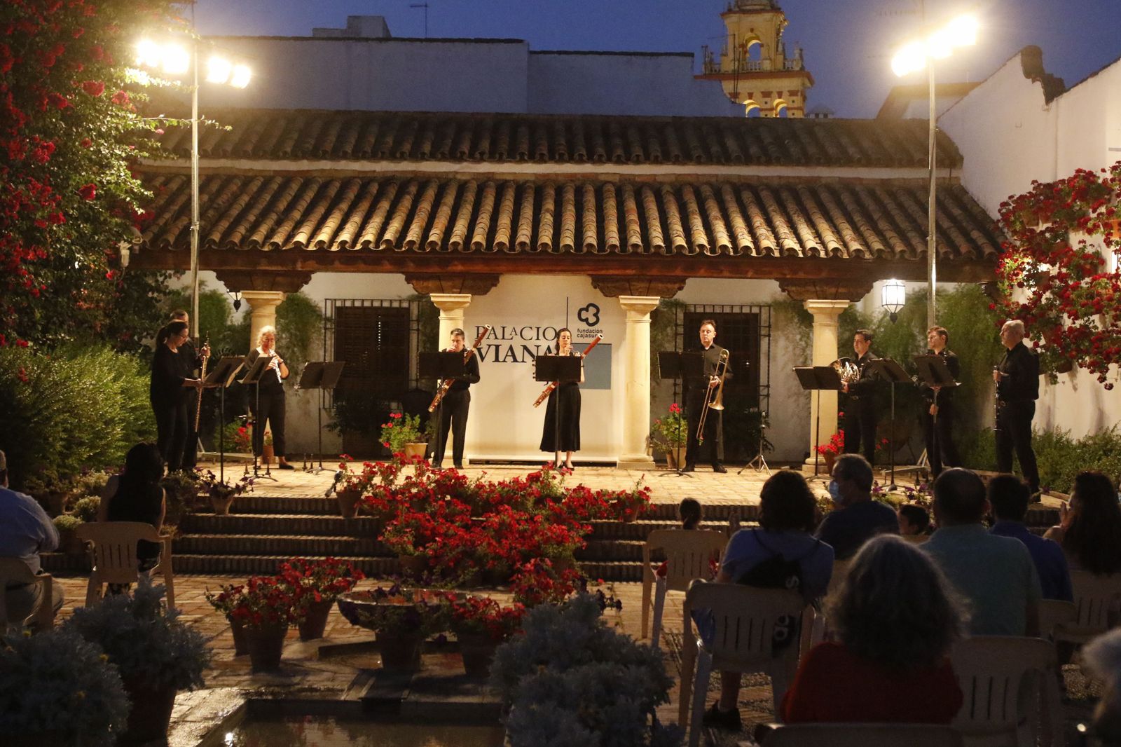 El reestreno de la Orquesta de Córdoba, en un patio de Viana.