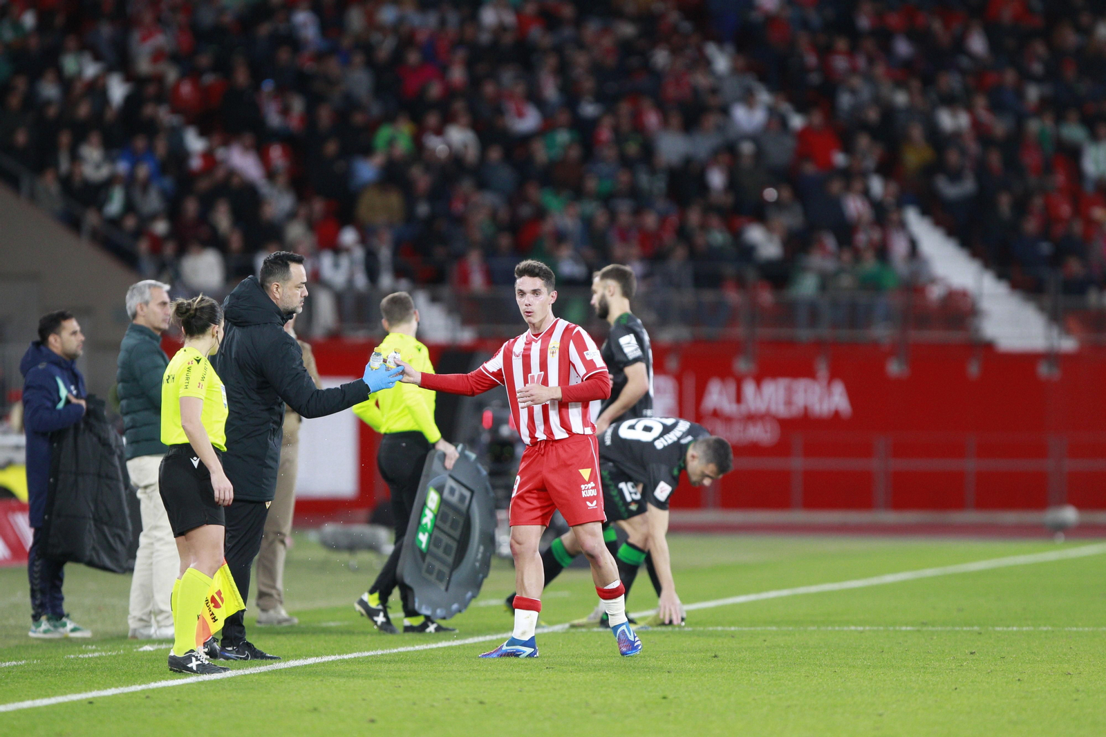 Imágenes del partido de fútbol U.D. Almería-Real Betis Balompié