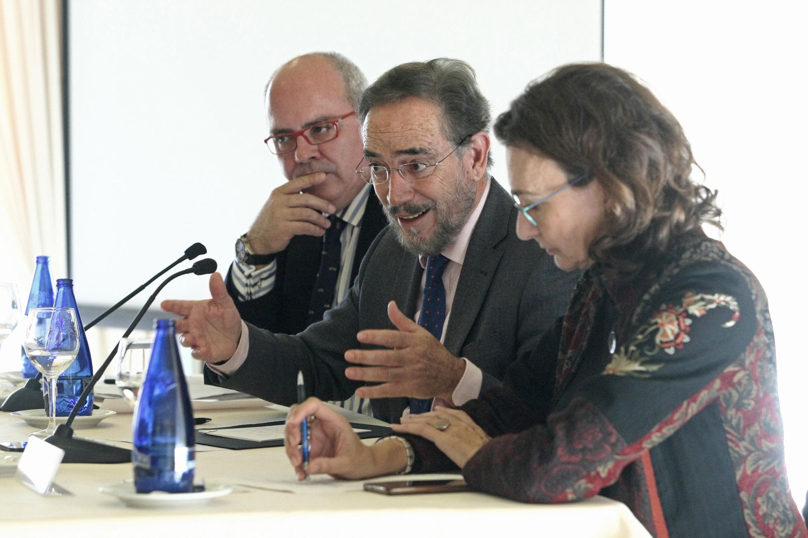 Felipe López, entre Sánchez Rojas y Carmen Romero.