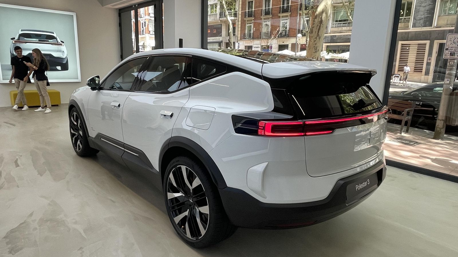 Hay elementos destinados a mejorar la eficiencia aerodinámica en distintos puntos de la carrocería.