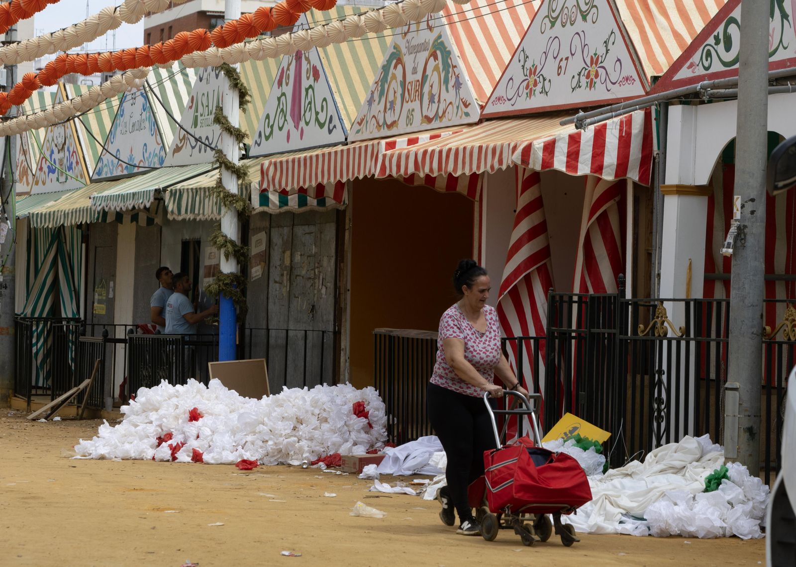 Imagen del desmontaje de la Feria en el día de ayer.