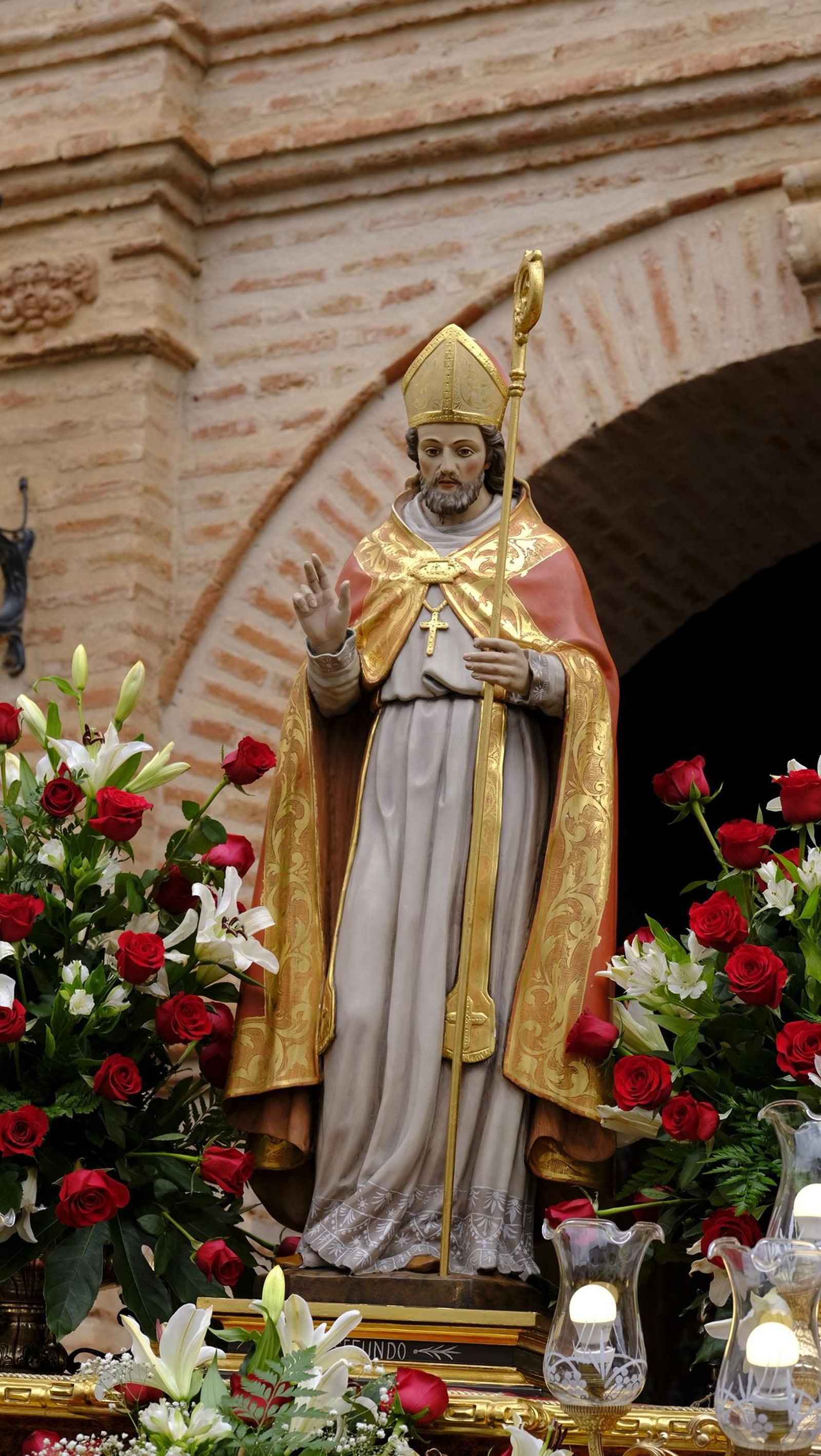 Imágenes de la procesión y paella solidaria en las Fiestas de Abla