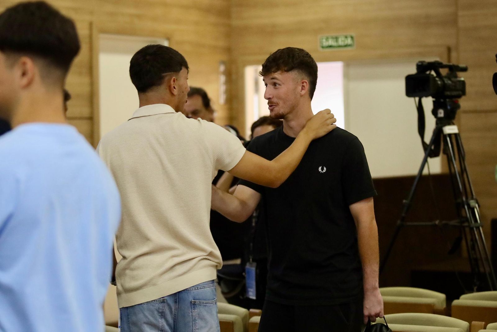 La renovación de Izan Merino y el balance de mercado de Loren, en fotos