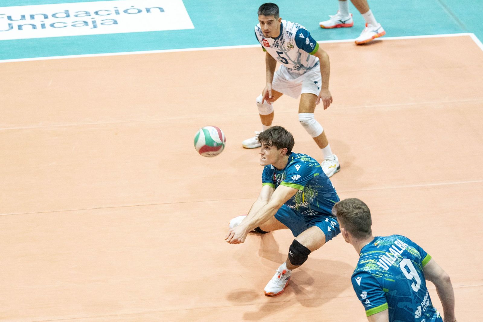 Las imágenes del partido entre Unicaja Costa de Almería y Pamesa Teruel de Superliga de voleibol