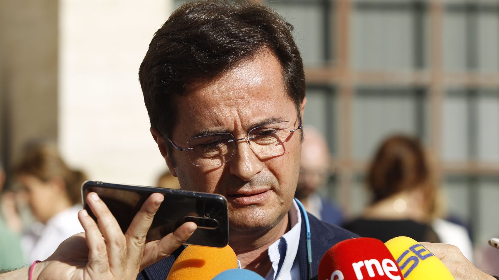 El alcalde de El Ejido, Francisco Góngora, tras la concentración en el Ayuntamiento.