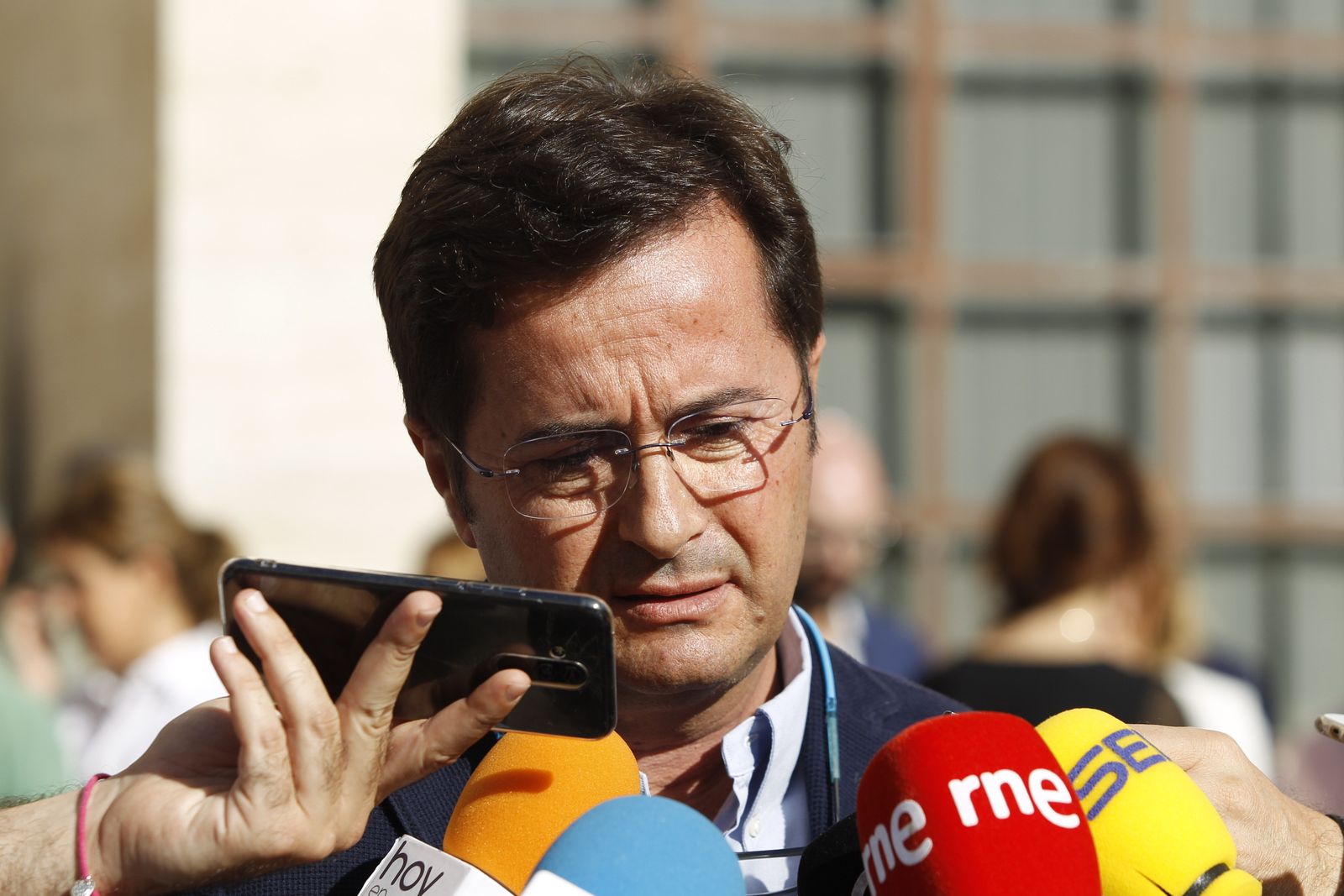El alcalde de El Ejido, Francisco Góngora, tras la concentración en el Ayuntamiento.