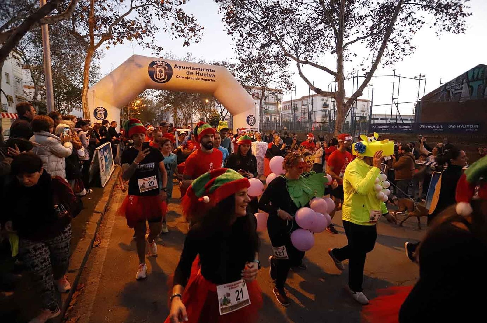 Imágenes de la carrera de San Silvestre en Huelva